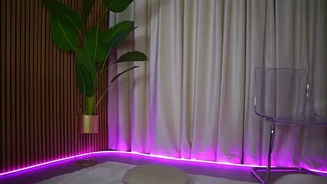 Snapshot of FoxieJullia chatting on 02/08/26, 05:33 FoxieJullia online show from 02/08/26, 05:33