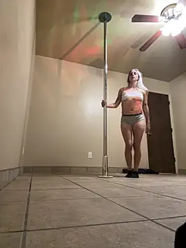 Snapshot of brooklyn3twelve chatting on 10/03/25, 02:08 brooklyn3twelve online show from 10/03/25, 02:08