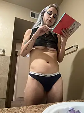 Snapshot of brooklyn3twelve chatting on 10/11/25, 09:13 brooklyn3twelve online show from 10/11/25, 09:13