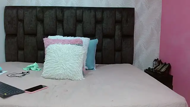 Snapshot of JuanitaDelMar chatting on 02/09/25, 01:44 JuanitaDelMar online show from 02/09/25, 01:44