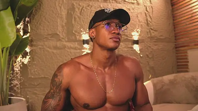 Logan Varela online show from 03/13/25, 01:43