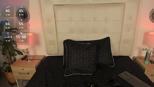 Agatha Vixen online show from 09/12/25, 12:38