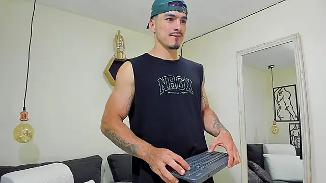 Snapshot of Big_ValentinHunk chatting on 03/12/26, 09:32 Big ValentinHunk online show from 03/12/26, 09:32