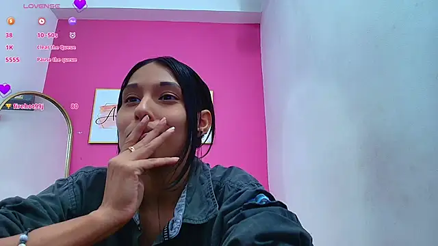 yourcuteneighbourr online show from 01/15/25, 09:24