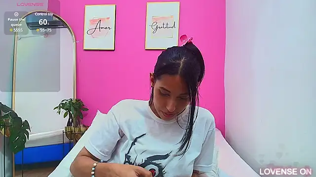 yourcuteneighbourr online show from 03/11/25, 09:02