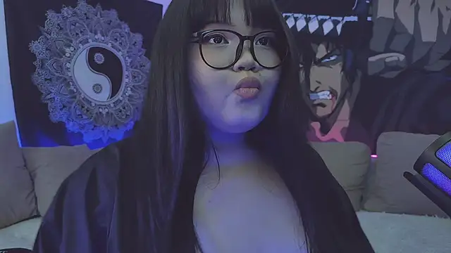 Snapshot of LeyaKan chatting on 01/19/25, 09:45 LeyaKan online show from 01/19/25, 09:45