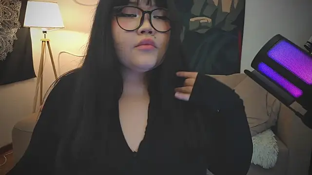 Snapshot of LeyaKan chatting on 02/02/25, 10:13 LeyaKan online show from 02/02/25, 10:13