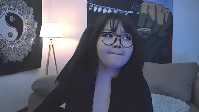 Snapshot of LeyaKan chatting on 02/04/25, 11:59 LeyaKan online show from 02/04/25, 11:59