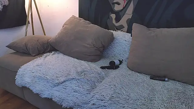 Snapshot of LeyaKan chatting on 02/06/25, 12:11 LeyaKan online show from 02/06/25, 12:11