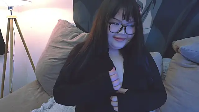 Snapshot of LeyaKan chatting on 02/13/25, 09:27 LeyaKan online show from 02/13/25, 09:27