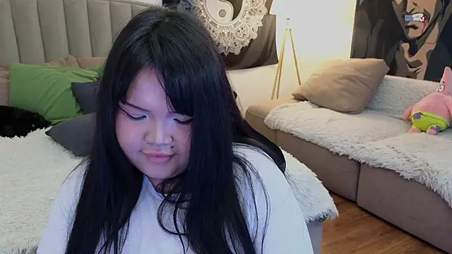 Snapshot of LeyaKan chatting on 03/06/25, 10:58 LeyaKan online show from 03/06/25, 10:58