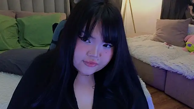 Snapshot of LeyaKan chatting on 03/12/25, 09:03 LeyaKan online show from 03/12/25, 09:03