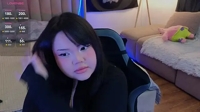 Snapshot of LeyaKan chatting on 03/18/25, 09:10 LeyaKan online show from 03/18/25, 09:10