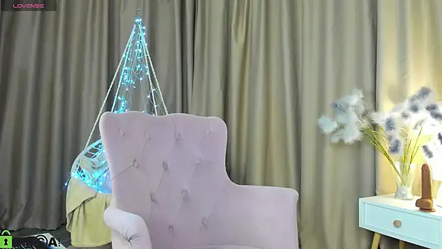 Valerie Woods online show from 11/23/25, 12:10