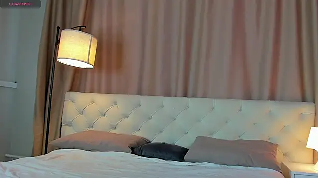 Valerie Woods online show from 06/24/26, 01:04