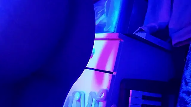 gurlnips online show from 10/19/25, 09:21