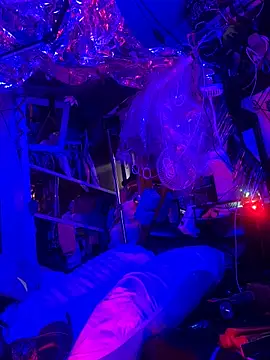 gurlnips online show from 12/17/25, 11:55