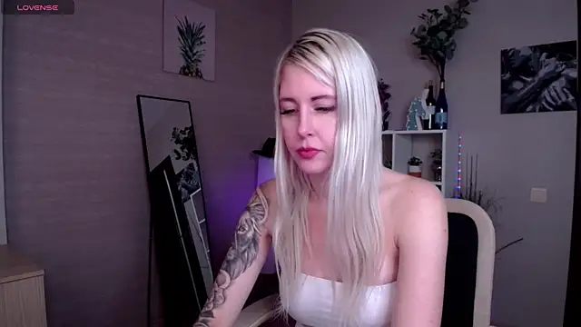 Snapshot of Mermaid_N chatting on 02/20/25, 05:01 Mermaid N online show from 02/20/25, 05:01