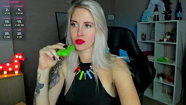 Mermaid N online show from 11/18/25, 01:33