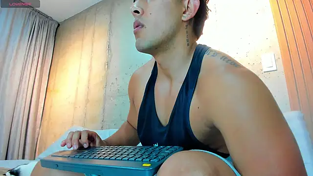 Snapshot of Alan_greek_1 chatting on 12/13/24, 02:32 Alan greek 1 online show from 12/13/24, 02:32