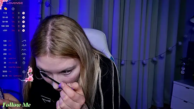 Liv Fay online show from 02/19/25, 04:44