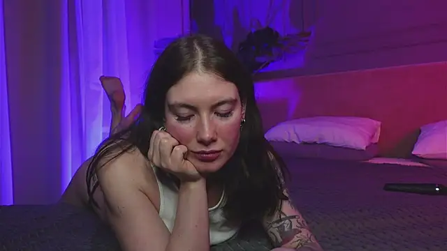 Liv Fay online show from 11/13/25, 03:22