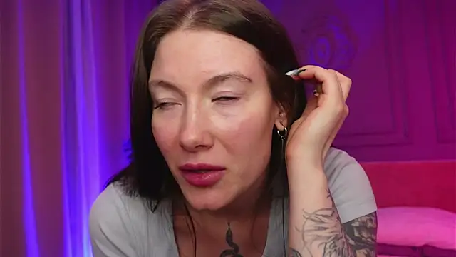 Liv Fay online show from 11/25/25, 01:55