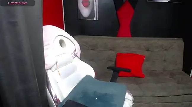 Snapshot of sailor_moon07 chatting on 02/14/25, 02:50 sailor moon07 online show from 02/14/25, 02:50