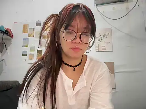 Snapshot of Pinkyrose111 chatting on 11/23/25, 11:48 Pinkyrose111 online show from 11/23/25, 11:48