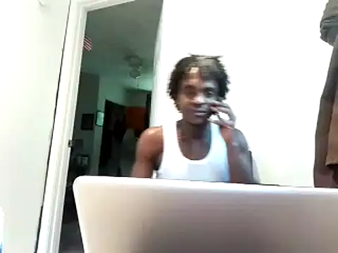 Snapshot of Hugedick0071 chatting on 06/10/26, 03:00 Hugedick0071 online show from 06/10/26, 03:00