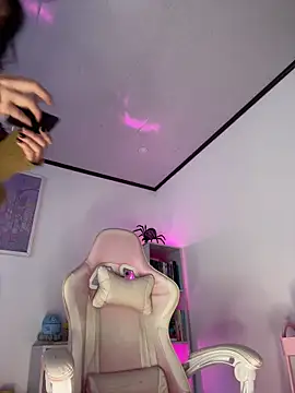 Tsuki-moon online show from 10/09/25, 11:19