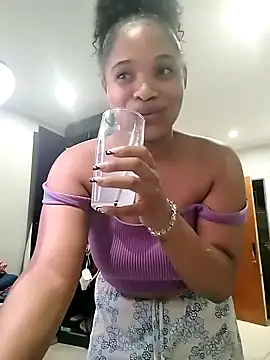 CREAMYCUPCAKExxx online show from 01/17/25, 09:39