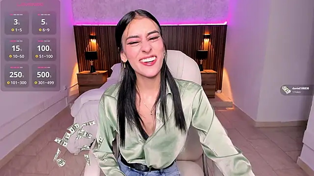 Snapshot of karlaa_james chatting on 11/01/25, 11:12 karlaa james online show from 11/01/25, 11:12