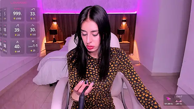 Snapshot of karlaa_james chatting on 11/05/25, 10:59 karlaa james online show from 11/05/25, 10:59