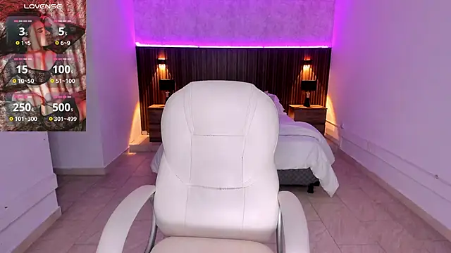 Snapshot of karlaa_james chatting on 11/24/25, 10:59 karlaa james online show from 11/24/25, 10:59