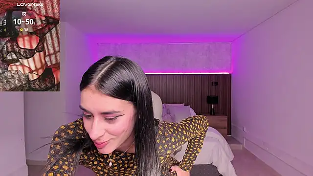 Snapshot of karlaa_james chatting on 12/03/25, 11:08 karlaa james online show from 12/03/25, 11:08