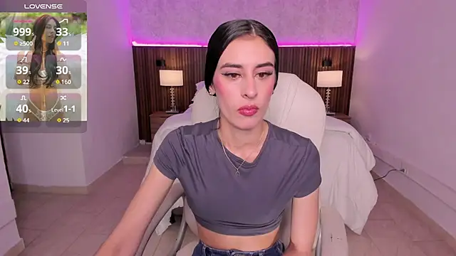 Snapshot of karlaa_james chatting on 06/17/26, 11:01 karlaa james online show from 06/17/26, 11:01