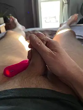 Snapshot of Tyler98425 chatting on 01/13/25, 05:44 Tyler98425 online show from 01/13/25, 05:44