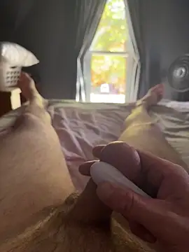 Snapshot of Tyler98425 chatting on 10/27/25, 04:11 Tyler98425 online show from 10/27/25, 04:11