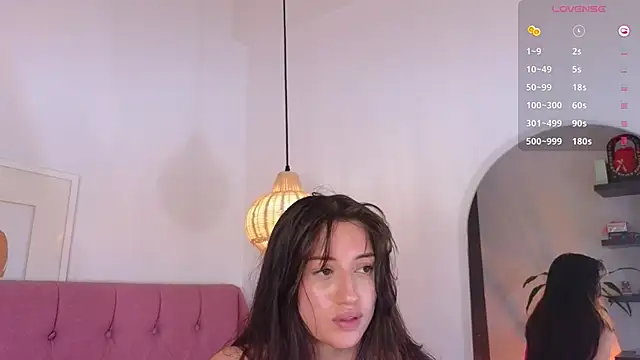 Snapshot of eimy22 chatting on 12/19/24, 02:12 eimy22 online show from 12/19/24, 02:12