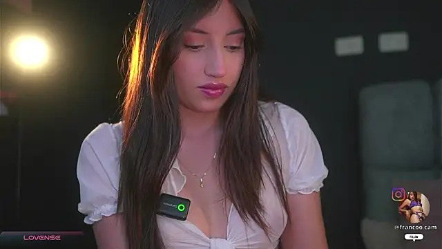 Snapshot of eimy22 chatting on 10/30/25, 09:59 eimy22 online show from 10/30/25, 09:59