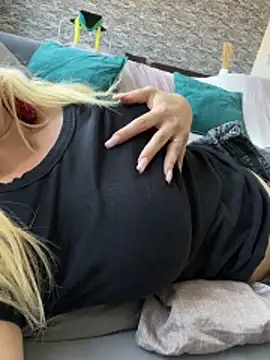 Hornyblond Bella online show from 06/19/26, 08:07