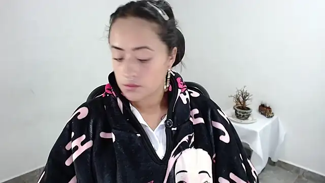 jjulietha95 online show from 05/03/26, 09:32