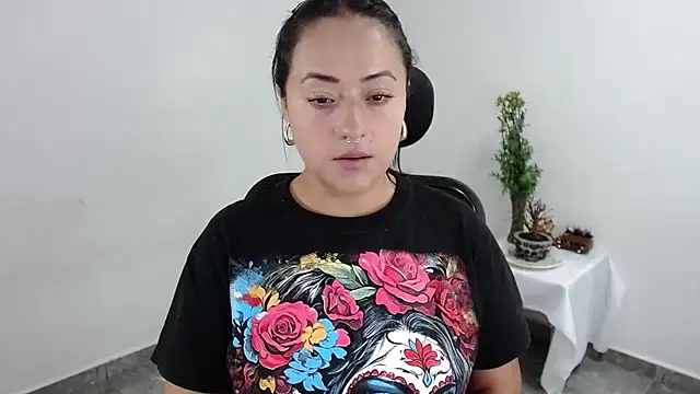 jjulietha95 online show from 05/07/26, 01:22