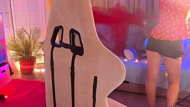 April o Nill online show from 09/18/25, 04:09