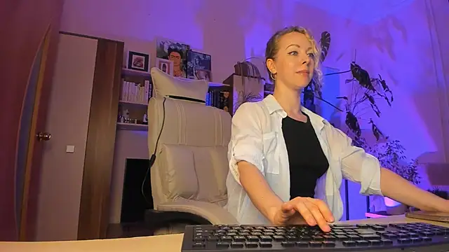 Snapshot of LylithSkye chatting on 04/03/26, 03:43 LylithSkye online show from 04/03/26, 03:43