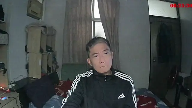 Snapshot of YuHsuant chatting on 02/12/25, 11:20 YuHsuant online show from 02/12/25, 11:20