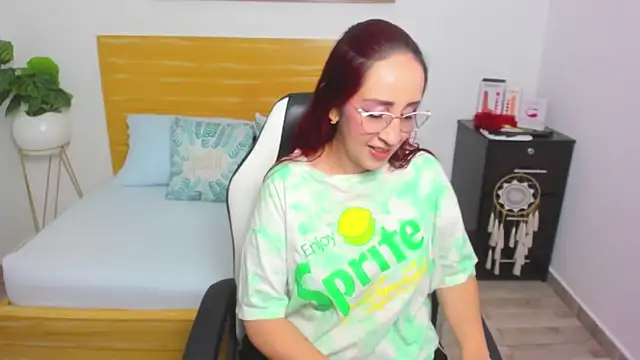 Snapshot of jadde13_ chatting on 03/06/25, 07:21 jadde13 online show from 03/06/25, 07:21