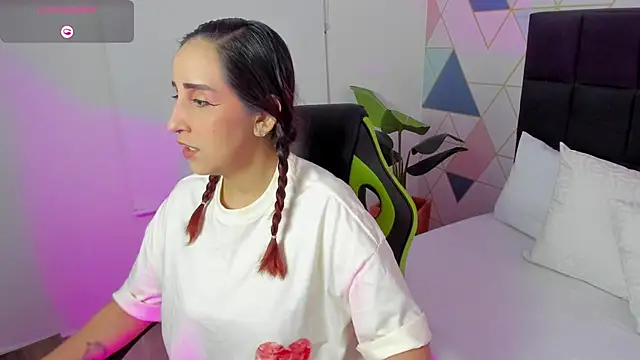 Snapshot of jadde13_ chatting on 10/03/25, 08:17 jadde13 online show from 10/03/25, 08:17