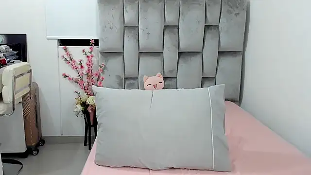 baby-miah online show from 02/07/25, 06:35